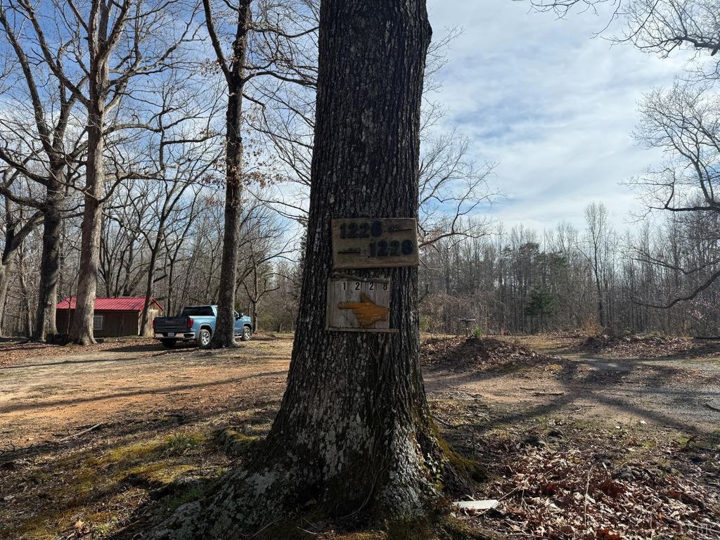 Image 5 of property listing at 1228 Rosser Mill Road, Pamplin, VA 23958