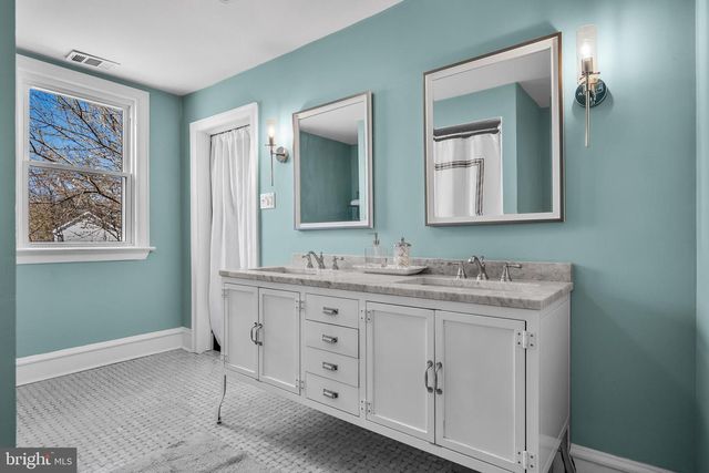 117 W CENTRAL AVE, Moorestown, NJ 08057