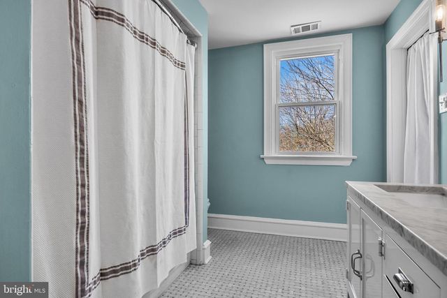 117 W CENTRAL AVE, Moorestown, NJ 08057