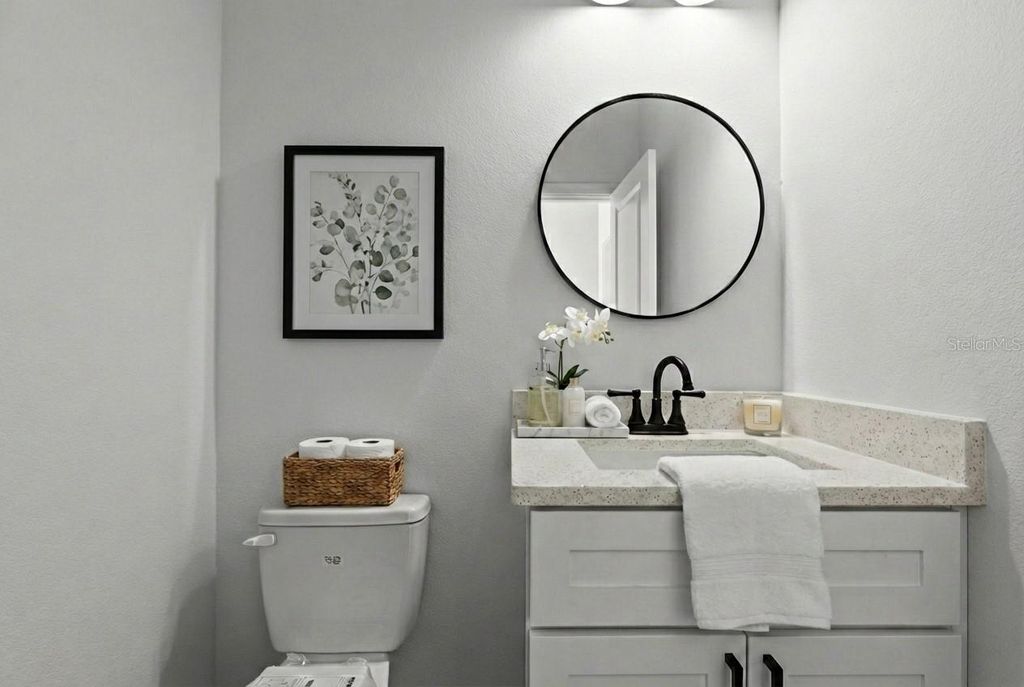 Image 11 of property listing at 1746 FLORES COURT, Orlando, FL 32811