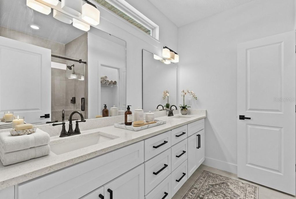 Image 6 of property listing at 1746 FLORES COURT, Orlando, FL 32811