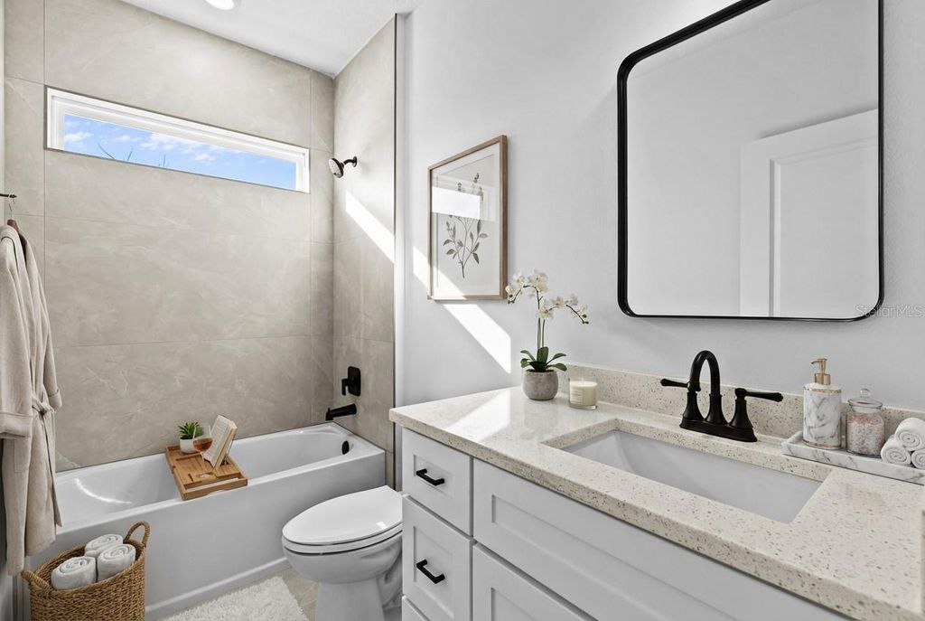 Image 9 of property listing at 1746 FLORES COURT, Orlando, FL 32811