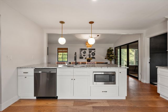6236 Les Waggoner Rd, Franklin, TN 37067