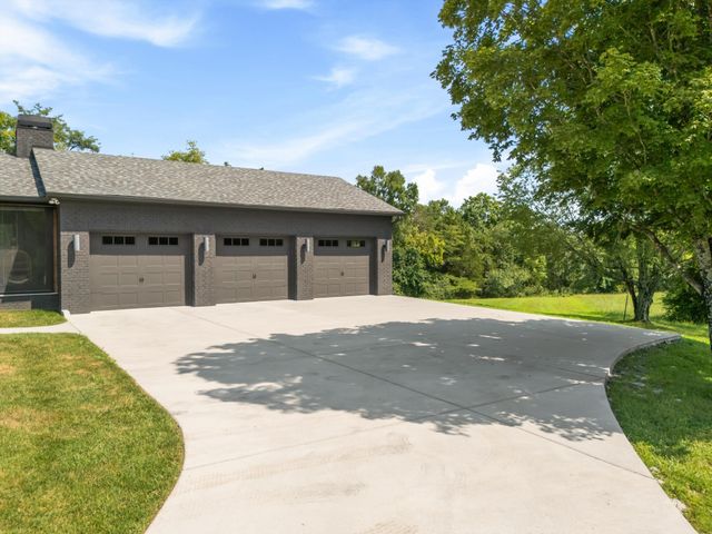 6236 Les Waggoner Rd, Franklin, TN 37067