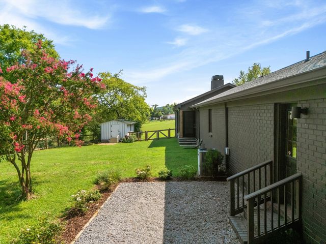 6236 Les Waggoner Rd, Franklin, TN 37067