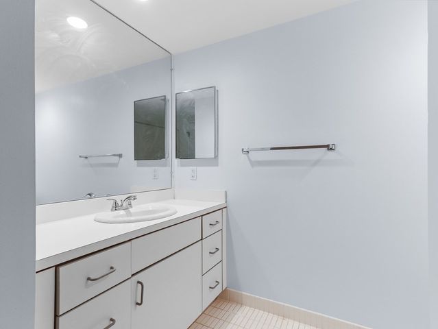 183 Oak Street 304, Newton, MA 02464