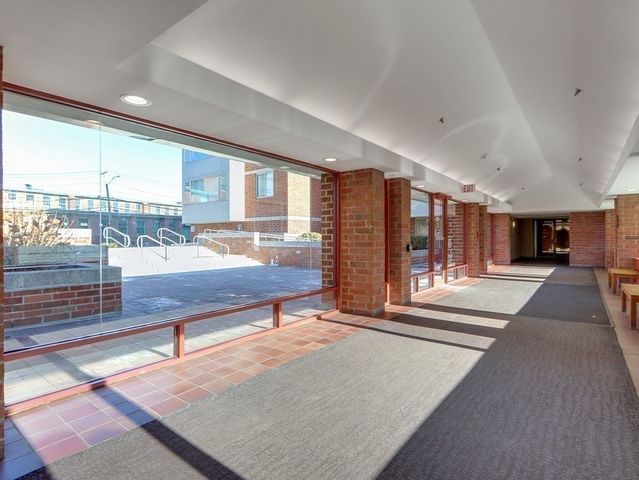 183 Oak Street 304, Newton, MA 02464