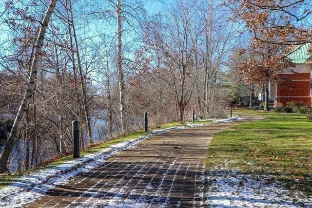 183 Oak Street 304, Newton, MA 02464