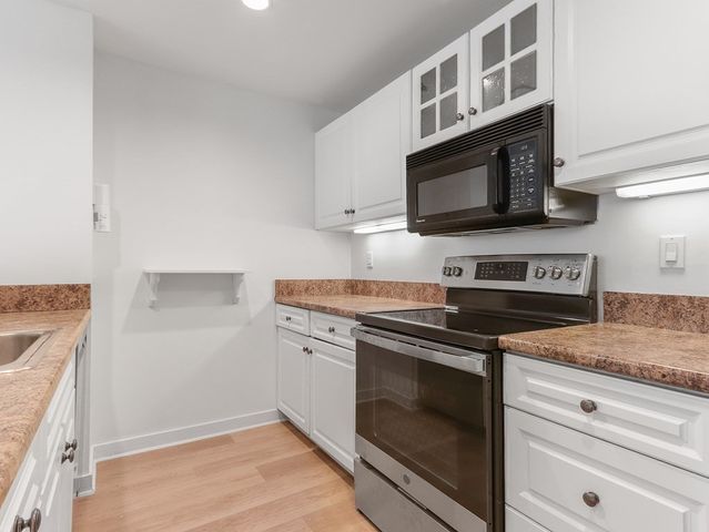 183 Oak Street 304, Newton, MA 02464