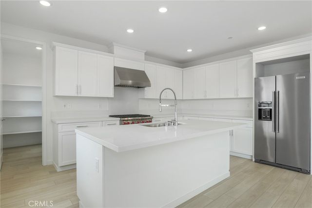 27273 Debut Place, Valencia, CA 91381