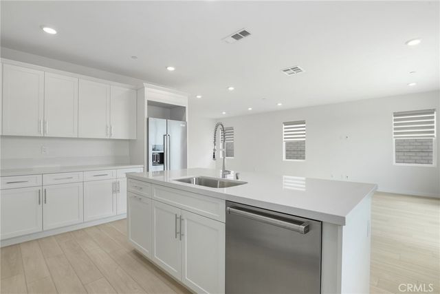 27273 Debut Place, Valencia, CA 91381