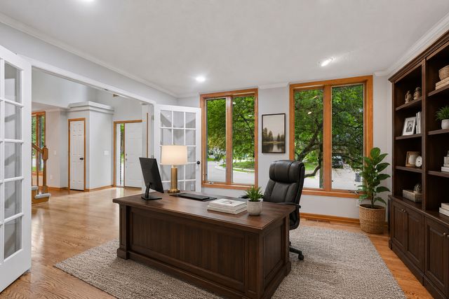 2109 Stone Creek Drive, Chanhassen, MN 55317