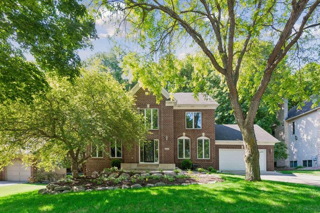 2109 Stone Creek Drive, Chanhassen, MN 55317