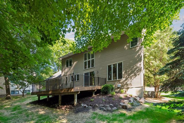2109 Stone Creek Drive, Chanhassen, MN 55317
