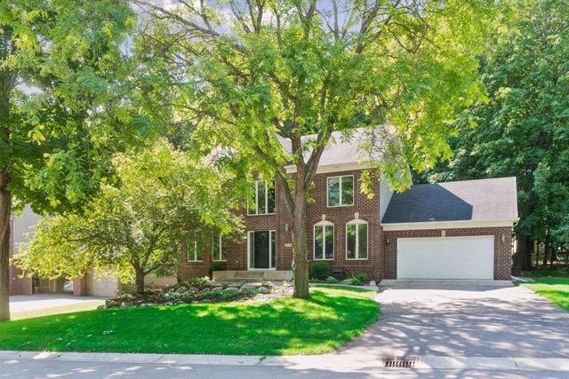 2109 Stone Creek Drive, Chanhassen, MN 55317