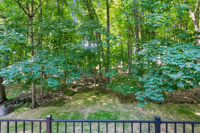 2109 Stone Creek Drive, Chanhassen, MN 55317