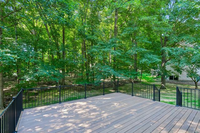 2109 Stone Creek Drive, Chanhassen, MN 55317