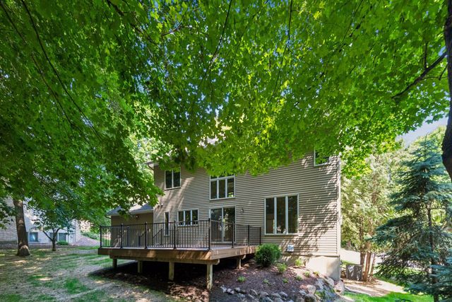 2109 Stone Creek Drive, Chanhassen, MN 55317