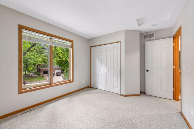 2109 Stone Creek Drive, Chanhassen, MN 55317
