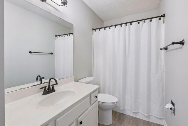 2109 Stone Creek Drive, Chanhassen, MN 55317