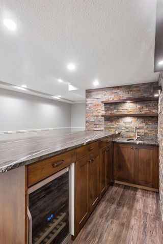 2109 Stone Creek Drive, Chanhassen, MN 55317