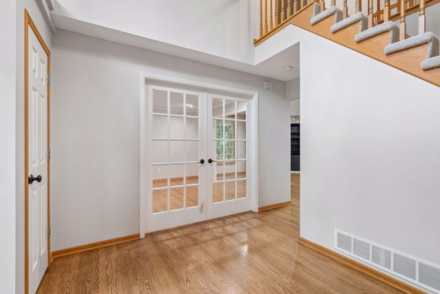 2109 Stone Creek Drive, Chanhassen, MN 55317