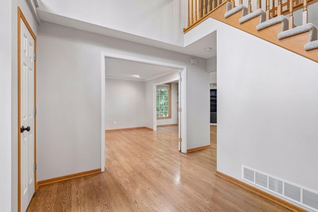 2109 Stone Creek Drive, Chanhassen, MN 55317