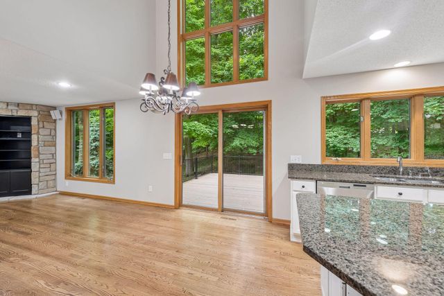 2109 Stone Creek Drive, Chanhassen, MN 55317