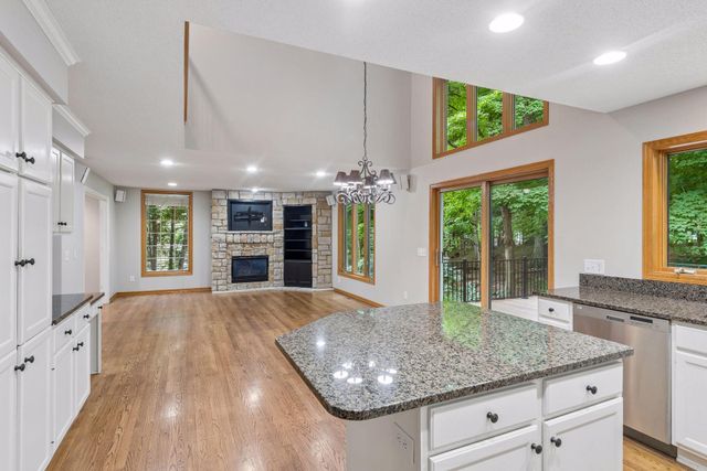 2109 Stone Creek Drive, Chanhassen, MN 55317