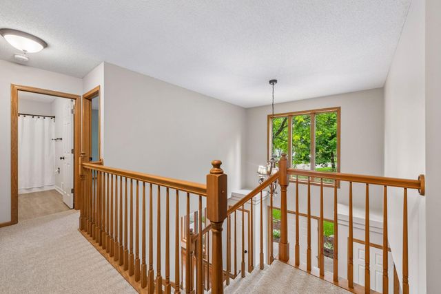 2109 Stone Creek Drive, Chanhassen, MN 55317
