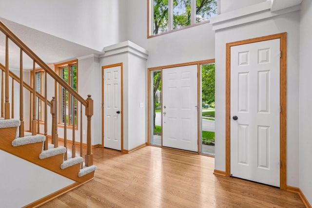 2109 Stone Creek Drive, Chanhassen, MN 55317
