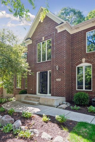 2109 Stone Creek Drive, Chanhassen, MN 55317