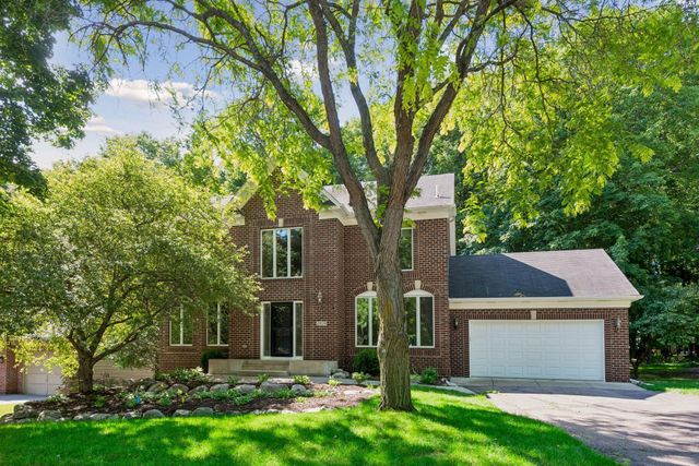 2109 Stone Creek Drive, Chanhassen, MN 55317