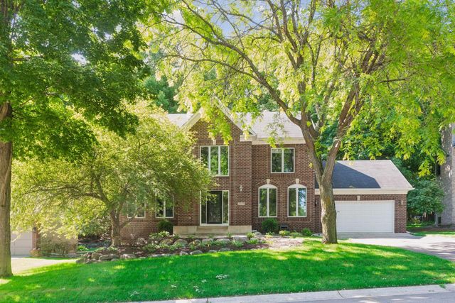 2109 Stone Creek Drive, Chanhassen, MN 55317