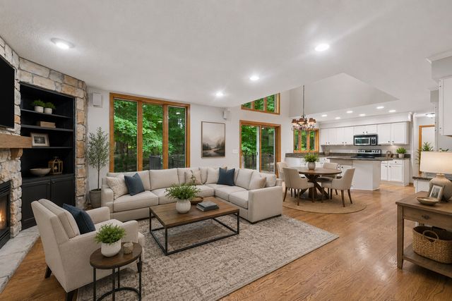 2109 Stone Creek Drive, Chanhassen, MN 55317