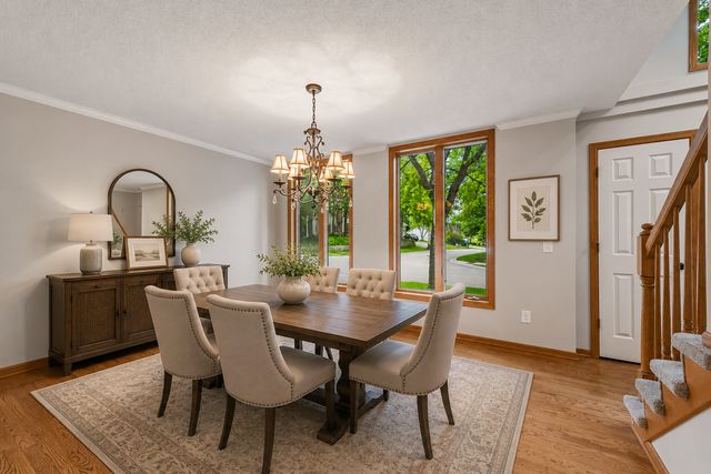 2109 Stone Creek Drive, Chanhassen, MN 55317