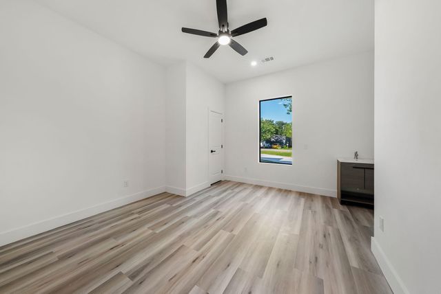 301 N Cougar Ave, Cedar Park, TX 78613