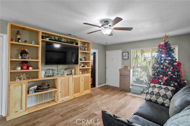 372 Red Cedar, Perris, CA 92570