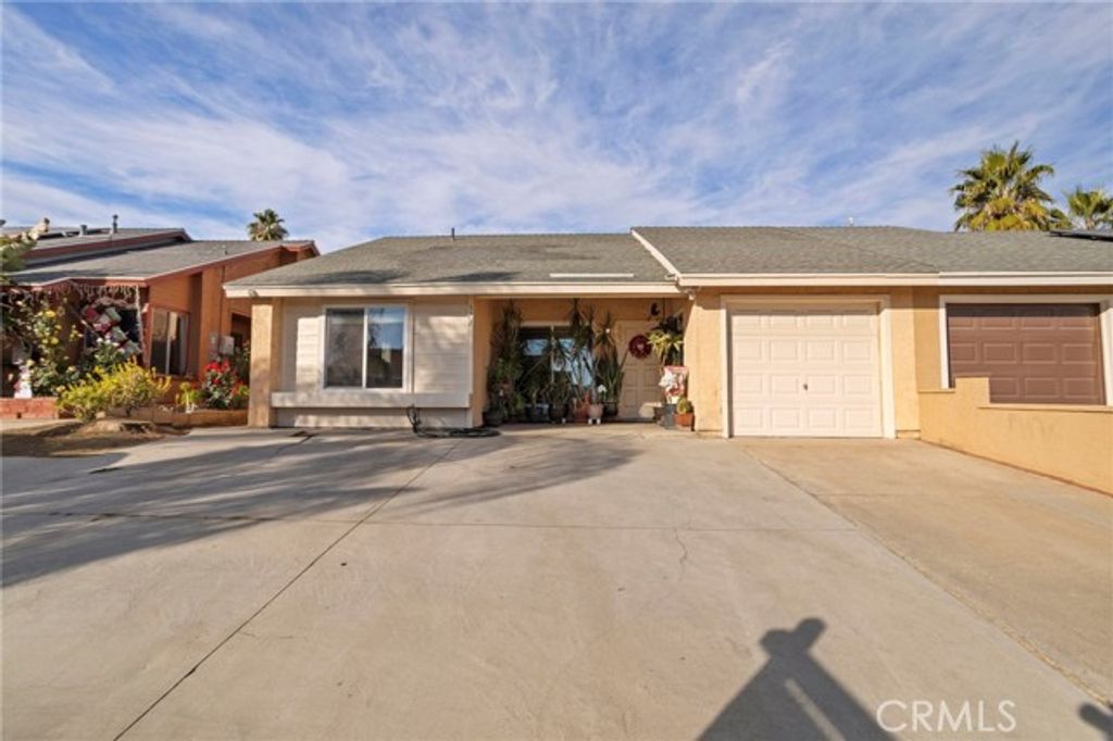 372 Red Cedar, Perris, CA 92570