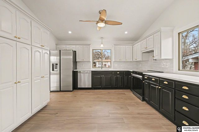 9823 Ruggles Street, Omaha, NE 68134