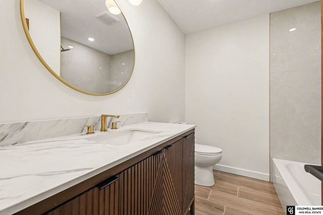 9823 Ruggles Street, Omaha, NE 68134