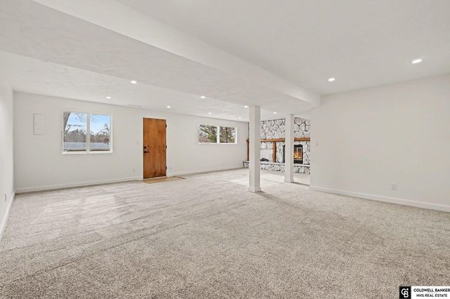 9823 Ruggles Street, Omaha, NE 68134