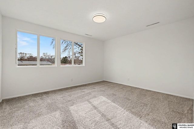 9823 Ruggles Street, Omaha, NE 68134