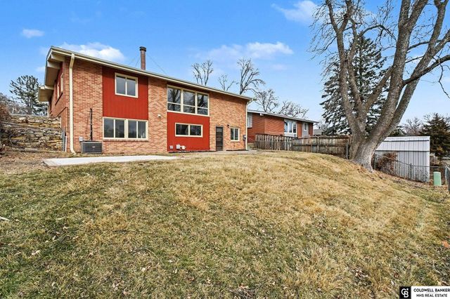 9823 Ruggles Street, Omaha, NE 68134