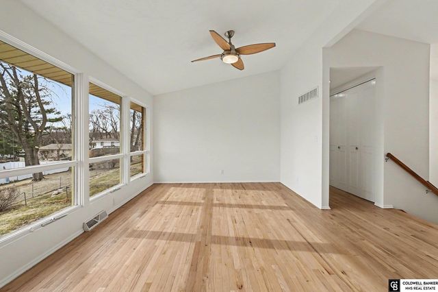 9823 Ruggles Street, Omaha, NE 68134