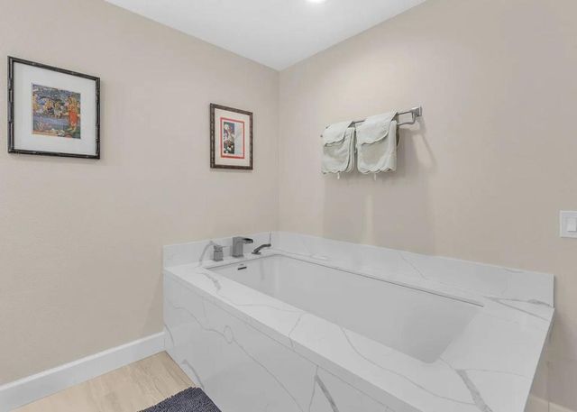 910 Island Drive 111, Rancho Mirage, CA 92270