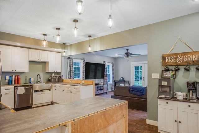 475 Somers, East Longmeadow, MA 01028