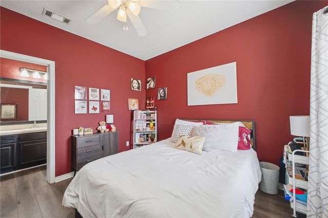 102 Fraternity Row, College Station, TX 77845