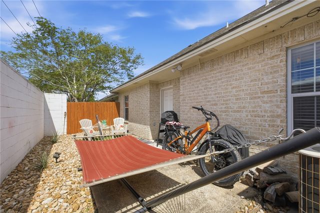 102 Fraternity Row, College Station, TX 77845