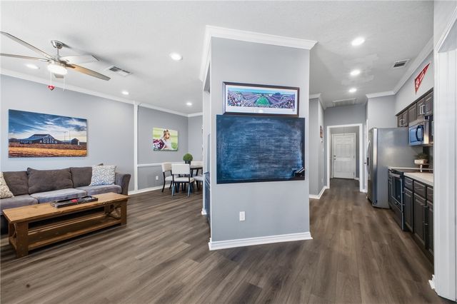 102 Fraternity Row, College Station, TX 77845